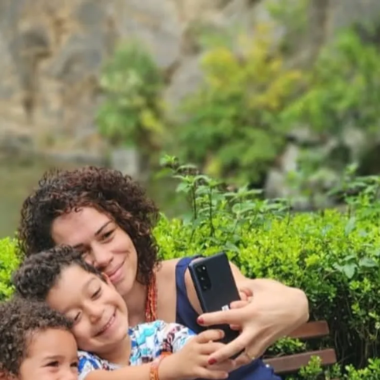 Thais Galter com os filhos